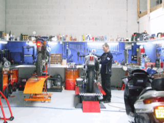 vu de l'atelier Joce & Co Moto | Blois